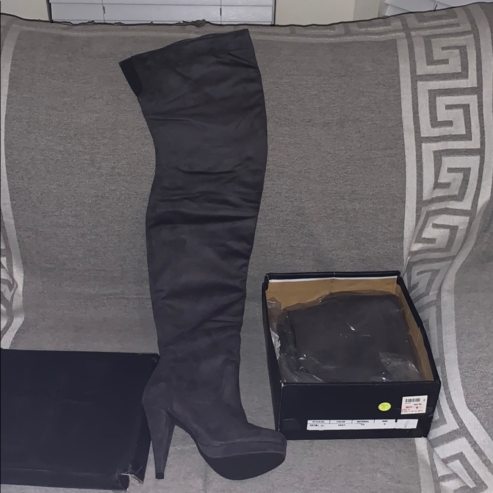 NIB**Over the knee suede grey boots